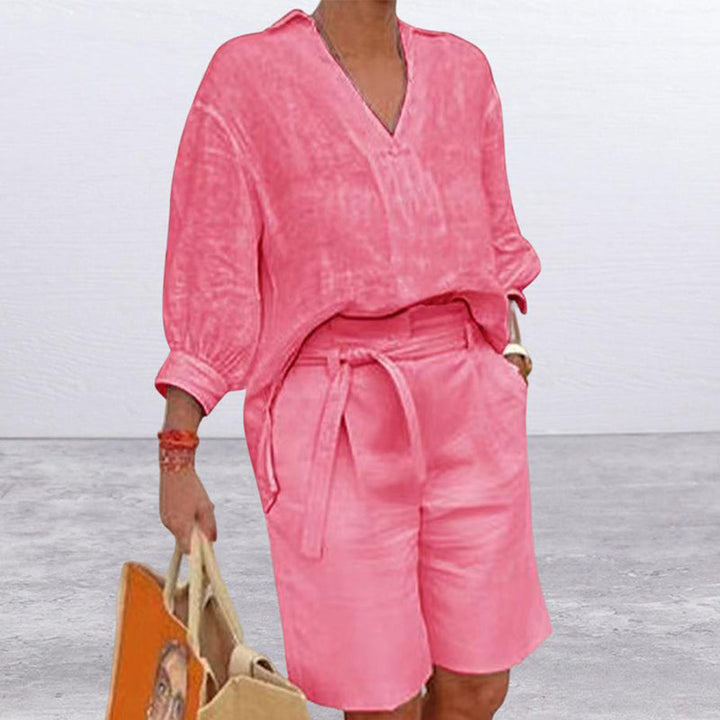 Casual women's set consisting of a V-neck top and shorts