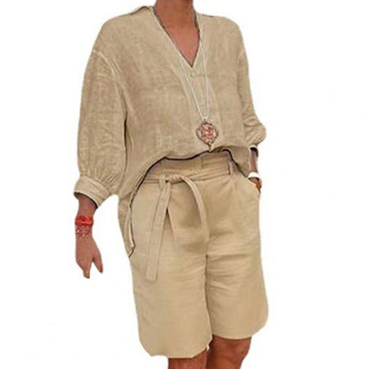 Casual women's set consisting of a V-neck top and shorts