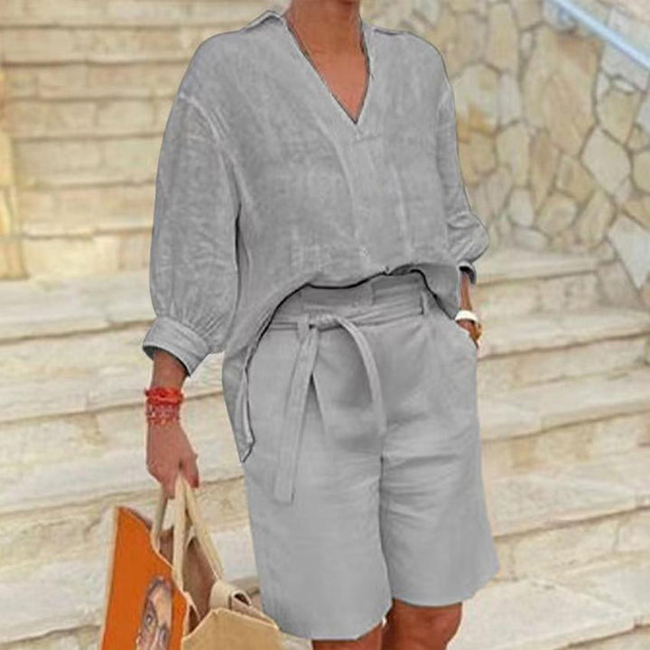 Casual women's set consisting of a V-neck top and shorts