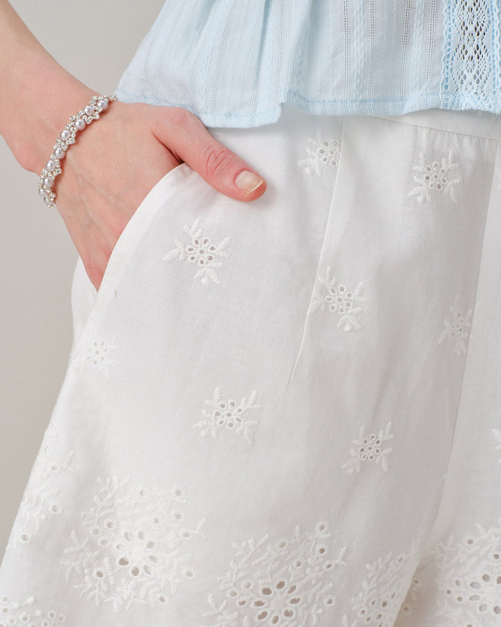 White Solid Embroidery Pockets Shorts